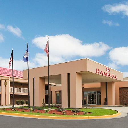 Ramada By Wyndham Уайтевилл Экстерьер фото